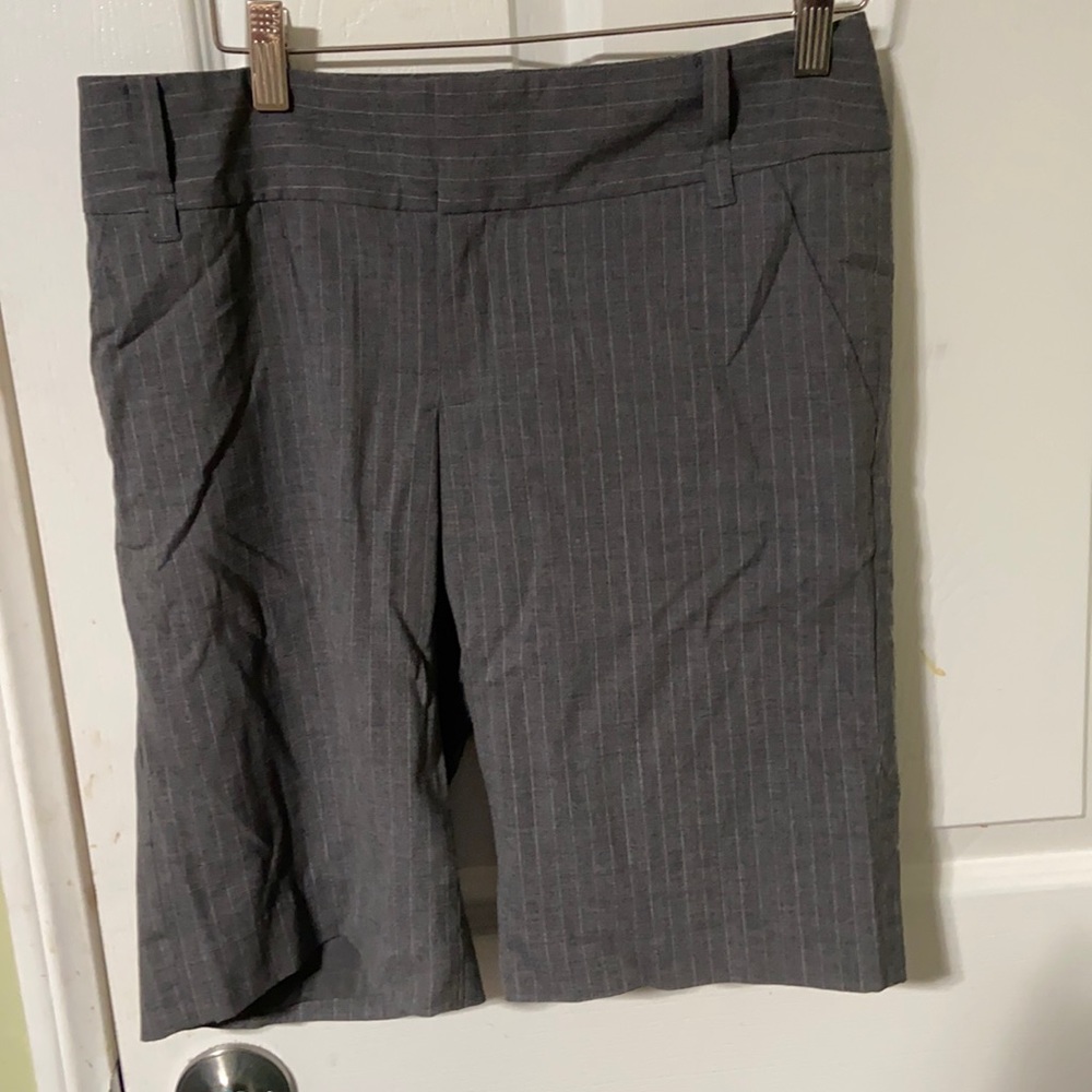 Banana republic gray white pinstripe stretch shorts size 2